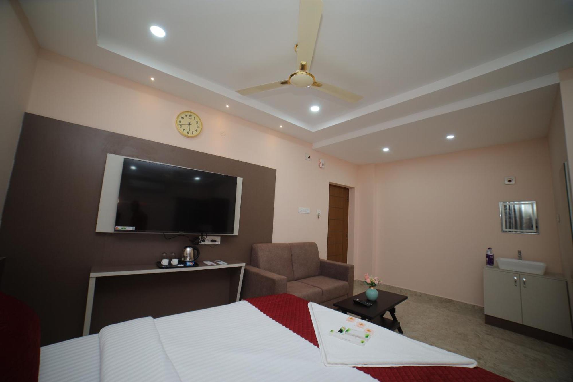 Sri Ganesh Grand Hotel Tirupati Exterior photo